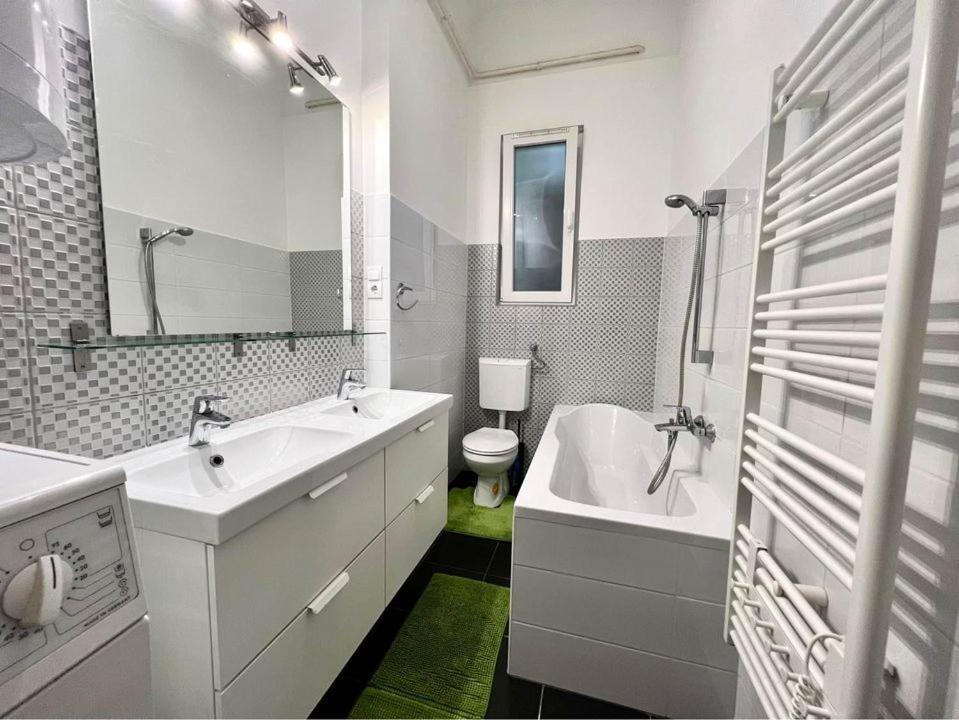 Roland Apartment Downtown - Pope Subway Budapest Exterior photo